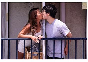 《吹石れな》旦那とのSEXでは満足できず若チンポでアソコを湿らす不埒な隣人豊満妻！