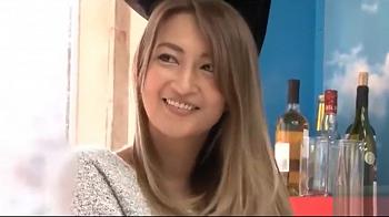 【マジックミラー号】草食系男子を奮い立たせるためボディコン姿を披露する人妻は予想外の巨根に発情し久々の肉棒挿入