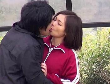 ［口内射精×鶴田かな］ ウルウルした視線でその感情を男性に見透かされ流れのままに挿入を許してしまう女子学生