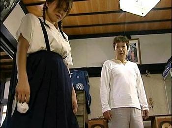 【早坂めぐ】【義父と娘】二度目の女房が死にふたりになったのに邪険にする娘。これでは全くつまらない。ち●こ調教するゲス（震