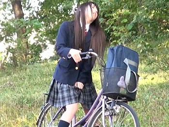 【JKレイプ】学校の道で自転車の椅子に媚薬塗られた美少女&hellip;パンツからマンコに媚薬が効いた女子高生を襲ってキメセクレイプ