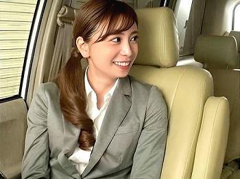 【素人人妻】美人奥様が会社の後輩と車内でマンコに勃起肉棒挿入腰振りまくりで絶頂。