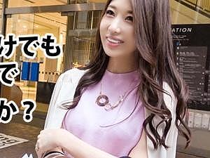 「本当に漏れちゃう♡やだぁ♡見ないで♡」洗面台におしっこ噴射ｗｗ照れながらも立ちバックでアンアン感じちゃうスケベ人妻