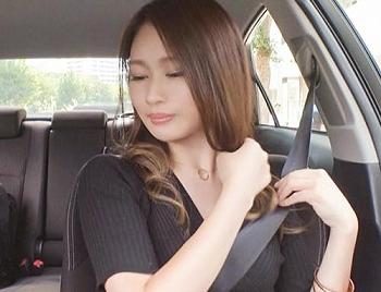 欲情中出しセックス！エステ店で受け付けをしている独身美女が、客の既婚者と背徳な関係に！