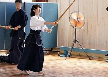 こんな健気なスポーツ女子が…？！飲み物に入れられた媚薬を飲んでマンコを濡らしレイプ願望全開で股を開く淫乱少女に!!