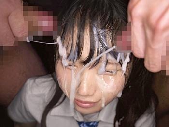 『鈴の家りん』の美しい顔がザーメンまみれに