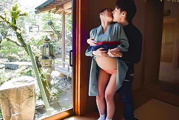 【新婚NTR】「奥さんにはナイショで&hellip;」子作り目的でやってきた新婚さんを寝取るエロすぎる仲居のお姉さん！