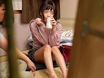 ＜友達の彼女＞色白清楚なエロ美乳美少女が自宅訪問！発情デカチンの誘惑に負けた隠れビッチが連続射精の絶倫SEXで痙攣絶頂!