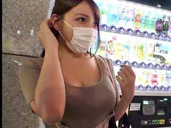 【着衣巨乳×素人】マシュマロ爆乳で痴女り乳圧パイズリや大量潮吹きお漏らしして柔乳デカ乳輪の巨乳美人がエロい流れ！