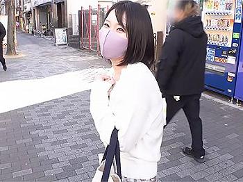 （筆おろし×素人）豊満なバストの人妻が純粋な青年の欲望に耐え切れず激しく抱擁しながら体内で情熱を爆発させる瞬間が圧巻