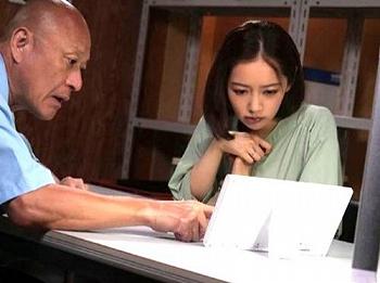 【人妻レイプ】バイト先でレジ金を持ち逃げした息子と連絡取れず…母が卑劣な店長の男に脅されて身代わり肉便器扱いで鬼畜レイプ