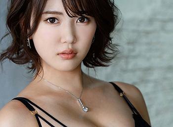 【巨乳】接吻して丁寧に頬張り尽くす美乳妻！透き通る体震わせ取り乱す