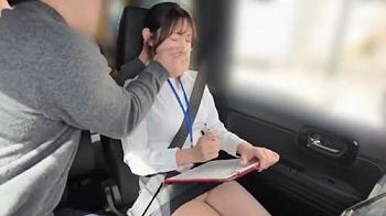 路上教習がチャンス！自動学校の美人教官を狙う非道な男！クロロで眠らされたらホテルに運ばれてしまうのだ！容赦ない生挿し..