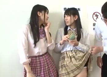 【スマホ中JKレイプ】クンニ中スマホ夢中JKたちを無理やり中出しするエロ動画！