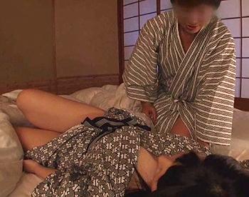 【巨乳相部屋】眠っている姿にフル勃起！上司が後輩を襲ってちんぽ生入れしだす始末