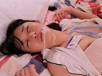 上京し立てのスレンダーエロボディ女子大生が変態大家に睡眠強姦レイプ凌辱セックスで犯されオナホにされてしまう！