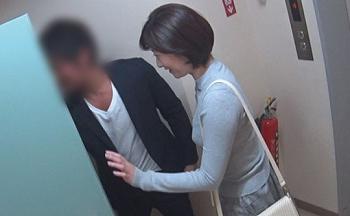 連れ込んだ主婦の欲求不満身体が数年ぶりの肉竿で捻り狂う中出しナンパセックス