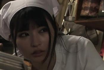 【胡桃さくら】激カワ看板娘は店主の性奴隷！！お尻丸出しで接客させられ客が引いたらセックスご奉仕の時間！！