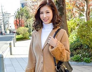 エリート外科医の人妻（45歳）が、青年チンポにイカされまくり屈服する痴態が流出！