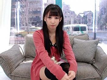 【MM号初乗車❤板野有紀】半年前にナンパされ素人AV出たロリ娘がAV女優に…全裸になって小さなおっぱい露出して早速Wフェ