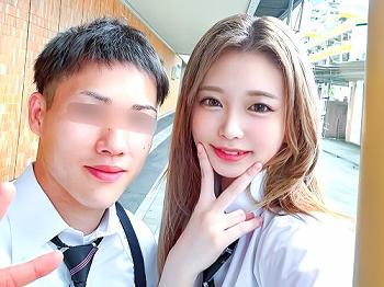 【素人ナンパ】彼氏の前では乙女になっていた金髪スレンダーJKギャルがマジックミラー号に乗車!!制服着衣で寝取られ手コキる