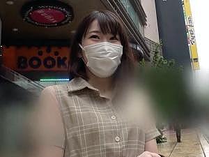 【素人ナンパ】「めっちゃ可愛いっすね！」マスク取ったら期待以上！色白すべすべ美肌なお姉さんと即日FUCK！！