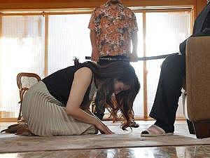 「私やります…やらせてください…」自ら肉便器となった妻！！借金を背負い酒浸りとなった夫を見ていられずに…