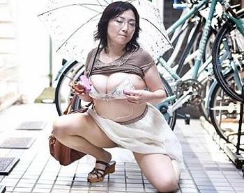 四十路熟女と中出し性交！Ｇカップ巨乳のむっちり美白ボディ「里見さん 45歳 女教師」