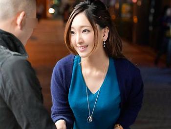 ＜熟女×中出し＞三十路★色白エロくびれ淫尻BODY！お上品な専業主婦さん(30)※性欲持て余す人妻ま◯こで生ハメ交尾！