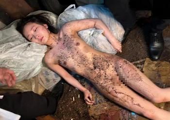 【凌辱レイプ】突然拉致され全裸でゴミ捨て場に捨てられたパイパン少女。ホームレスやサラリーマンに見つかり次々犯される&hellip;