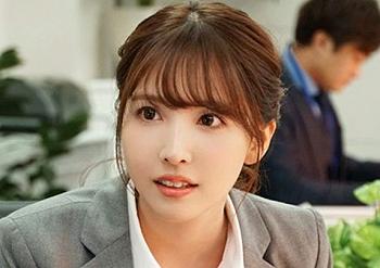 【NTR&times;OL】童貞上司に犯される巨乳美女！残業強制で誰もいない職場で慣れない腰振りでオマンコイカせちゃう！