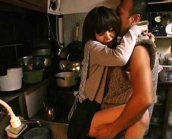 【井川ゆい】絶対に夫には言えないおじさんとの関係！新妻が自宅でいっつもセックス三昧