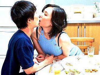 <NTR!>「興奮しちゃう…」大人の色気半端ない美魔女奥さん!隣人大学生と浮気ファックでハッスルしちゃうゾ!!!