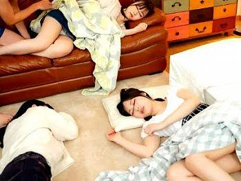 ＜サイレントレ&times;プ！＞「え？やめて&hellip;ｲﾔ！」バレたらヤバいから黙れ！彼女の親友たちをレイプとか・・・最高だろコレｗ！！！