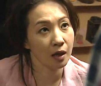 【ヘンリー塚本作品】「母親のSEXを覗くとは…なんて息子だ！」不倫を我が子に目撃された人妻、口封じのために…