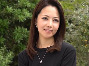 【パイパン三十路】結婚して５年でやっぱりご無沙汰！美乳妻の溜まった感情が爆発する