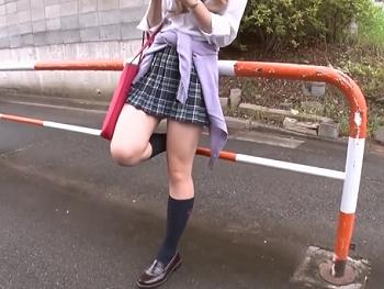 【ギャルセンズリ鑑賞】可愛い淫乱JKが誰でも弄ぶ！露出ちんこを眺めながら罵倒しスッキリさせる