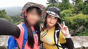 極エロな女子大生2人組を高尾山でゲット! 爆乳にハミ出る卑猥な尻! 性欲ムンムンのマ〇コから汁がダダ漏れ! ハメ倒されて