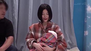 知的な眼鏡奥さんがクンニで震え赤面しながら腰を突き出す情熱セックス