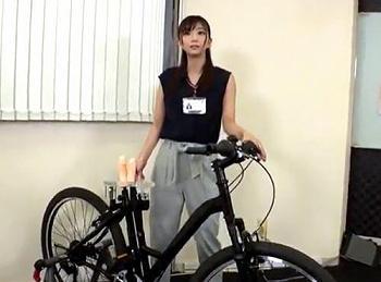 綺麗なSOD女子社員がアクメ自転車開発のために自分を実験台にしてマ〇コとお尻の2穴同時に犯される！