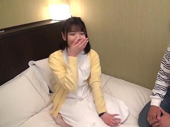 マジで天使級の激カワ看護師ナンパしてEDの悩み相談頼んだら❤裸になってまで勃起改善した肉棒をパイパンマ〇コにハメ膣内射精