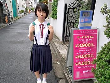 『興味あるの？』通学路でラブホテルを眺めてる思春期少女にお小遣いあげると一緒に中に入った一部始終