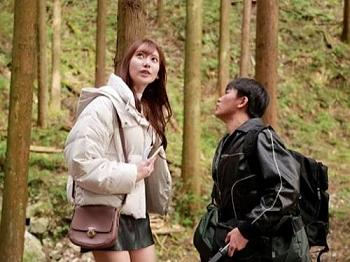 【輪姦レイプ】男女カップルがネットで見つけた都市伝説！迷い込んでたどり着いた長寿村で彼女が媚薬盛られてNTRキメセク強姦