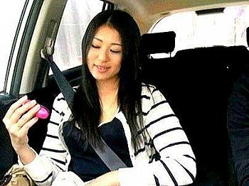 ＜不倫旅行！＞「興奮しちゃう&hellip;」性欲高まり我慢限界の奥さん！男を目隠しえちえち楽しんじゃうぞ(アダルト動画)