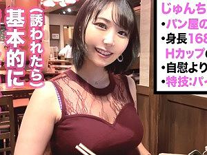 【素人】「オチンチン入れるよ？//」おっぱい大きいパン屋の販売員！高身長でHカップ爆乳ボディの25歳お姉さんとSEX！