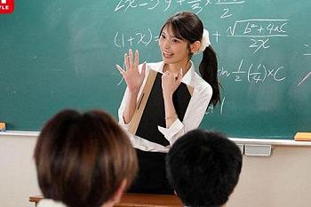 新人教師の陽キャ美女が学生に弱み握られ♡放課後教室で大乱交のヤラれまくり教訓レッスン♡
