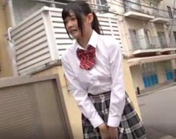 学生服ＪＫ中出し！癒し系美少女さくらちゃんが、ノーブラ＆リモバイで街をお散歩！