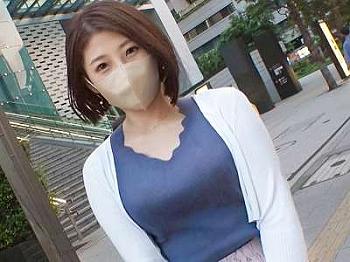 【深美みりあ】企画ナンパされて潮吹きお漏らしプレーや前傾ロデオ騎乗位、アクメセックスして30歳がエロエロ！