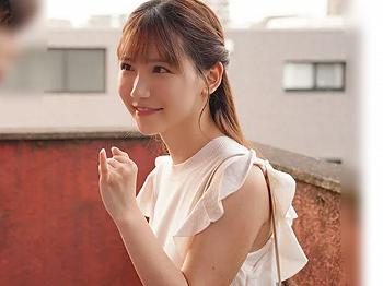 ［三田真鈴/初心者喰い~後輩］ぃぃおゴム無しで&hellip;筆おろし！交尾大好きな一見清楚がМ字開脚で呑込む、エロ動画WWWWWWW