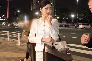 ＜熟女＞※欲求不満の美魔女妻(34)をガチナンパ→即パコハメ♥清楚系奥様の潮吹きマンコを追撃ピストン責めｗｗｗｗ